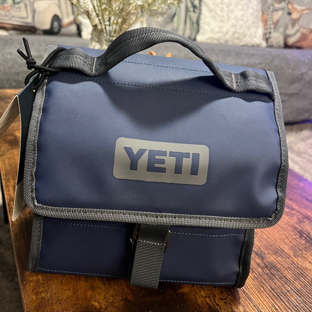 *** SOLD ***. Yeti Daytrip Lunch Box